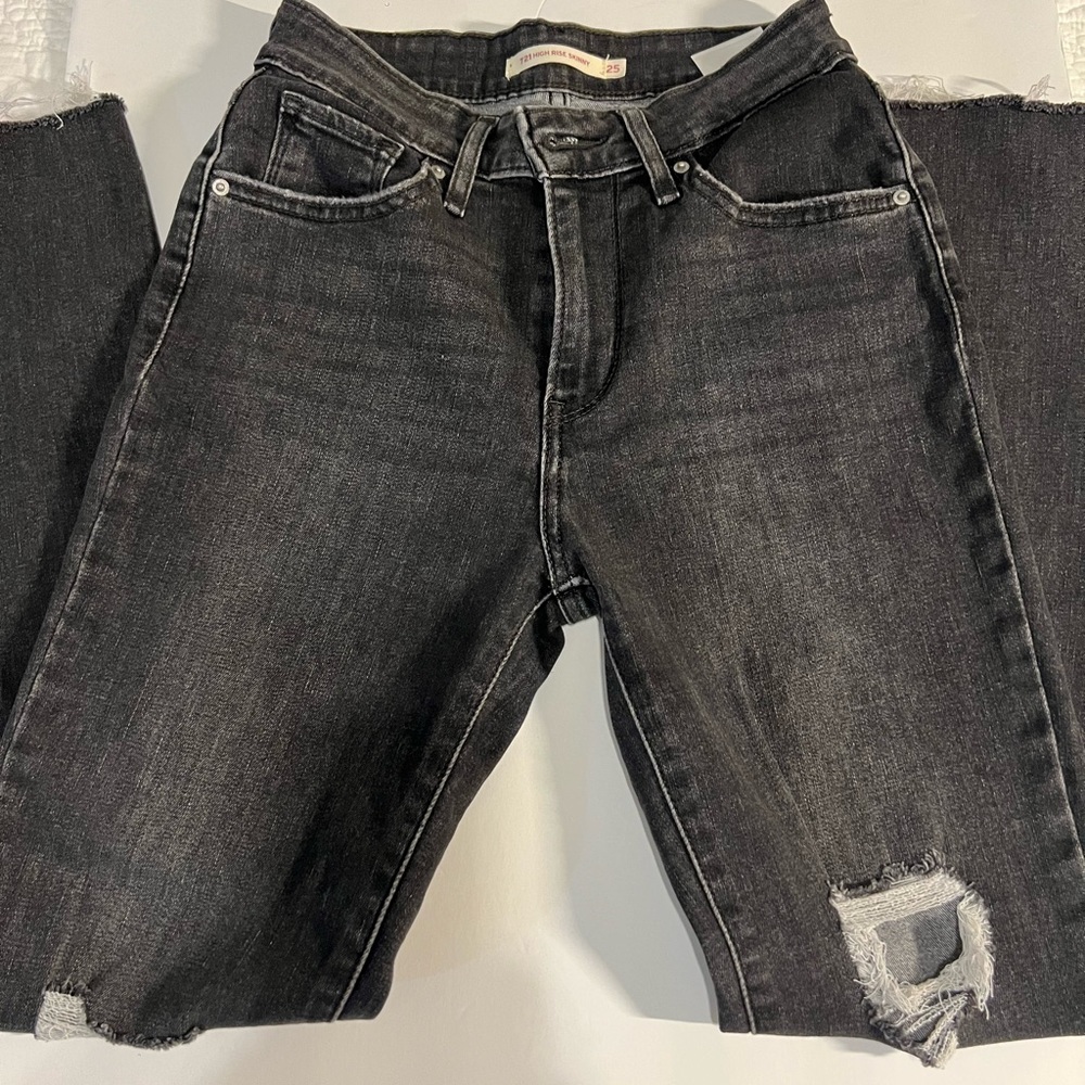Levis 721  Sz 28 High Rise Distressed Skinny Jeans